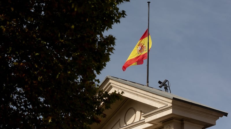 España declara luto nacional por 3 días tras choque de trenes en Toledo; cifra de muertos sube a 74