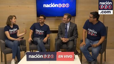 Además de compartir detalles de su experiencia en el proceso electoral, nos recomendó algunos libros y series