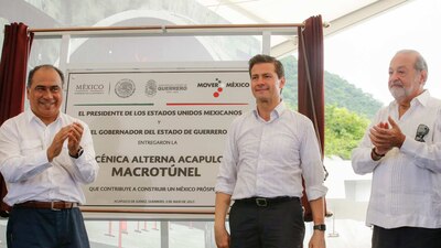 El presidente Enrique Peña Nieto, junto al empresario Carlos Slim y el gobernador de Guerrero, Hécctor Astudillo