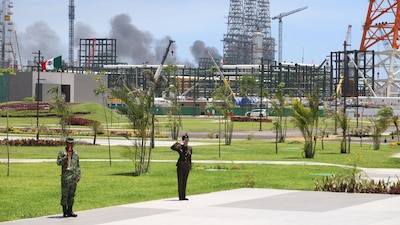 AMLO anunció este año se comenzarían a producir miles de barriles diarios de gasolinas