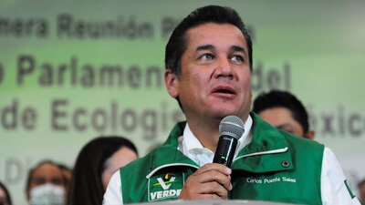 Llamó a sus compañeros legisladores a que cambiaran de opinión como lo había hecho la bancada verde.