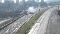 Pipa de gas LP explota en la carretera Texcoco-Calpulalpan; hay 2 muertos y una mujer herida