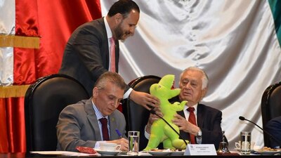 También llamaron “mentiroso” al director de CFE