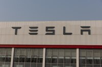 Tesla deja de aceptar pedidos desde China de autos importados de EU