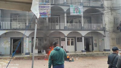 Destruyeron mobiliario de la presidencia municipal