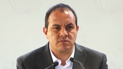 El gobernador denunció que su número fue hackeado