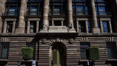 Banco de México dice que por una desaceleración de la inflación es una causa