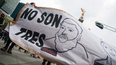 Tres estudiantes de cine fueron levantados y aseinados mientras hacía un trabajo para la escuela