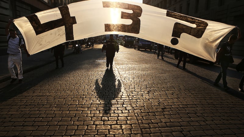 Arrestan a dueños de crematorio investigado en caso de los 43 de Ayotzinapa