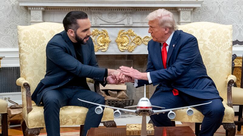 De dictaduras imperfectas y una realidad Atwoodiana