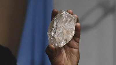 El diamante es del tamaño de un puño humano