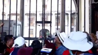 La institución mencionó que después de ese hecho, sostuvo una mesa de trabajo con maestros