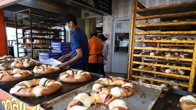 El tradicional pan es motivo de unión familiar todos los días seis de enero