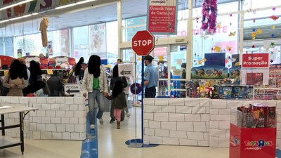 Miguel Layún subió la foto de una juguetería en la ciudad de Gaia, en Oporto, Portugal