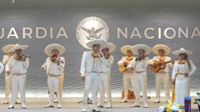 La canción menciona que la institución fue formada con “tres de las más honestas”