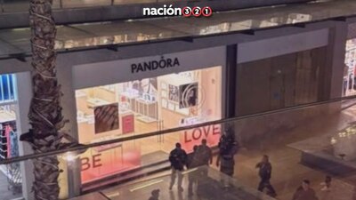 En redes sociales, los afectados compartieron videos de cómo las personas se resguardaron en las tiendas