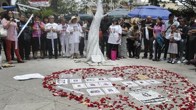 El Movimiento por la Paz con Justicia y Dignidad colocó un árbol de desaparecidos en Cuernavaca, en marzo de 2015