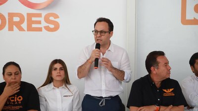 El senador ofreció una conferencia de prensa y pidió esclarecer el caso