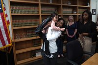 Gobierno de Trump revoca permiso humanitario a niña mexicana que recibe atención médica vital