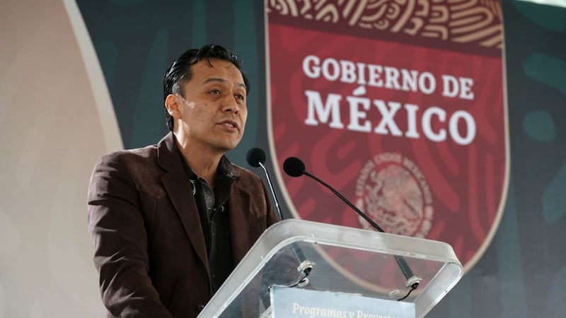 Marx Arriaga se autoproclama “director legítimo” de los libros de texto gratuito